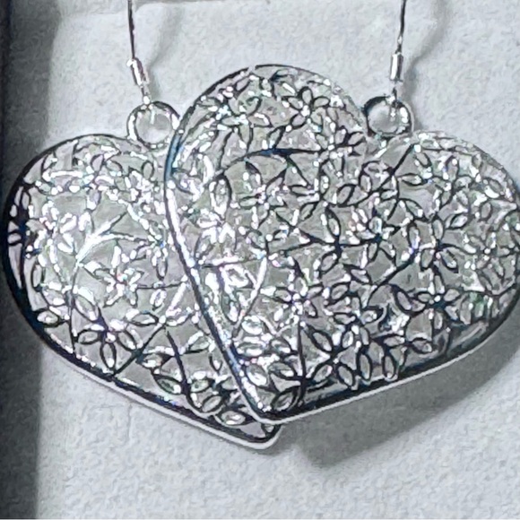 925 silver plated heart earring 1.25” x 1.25” - Picture 5 of 8